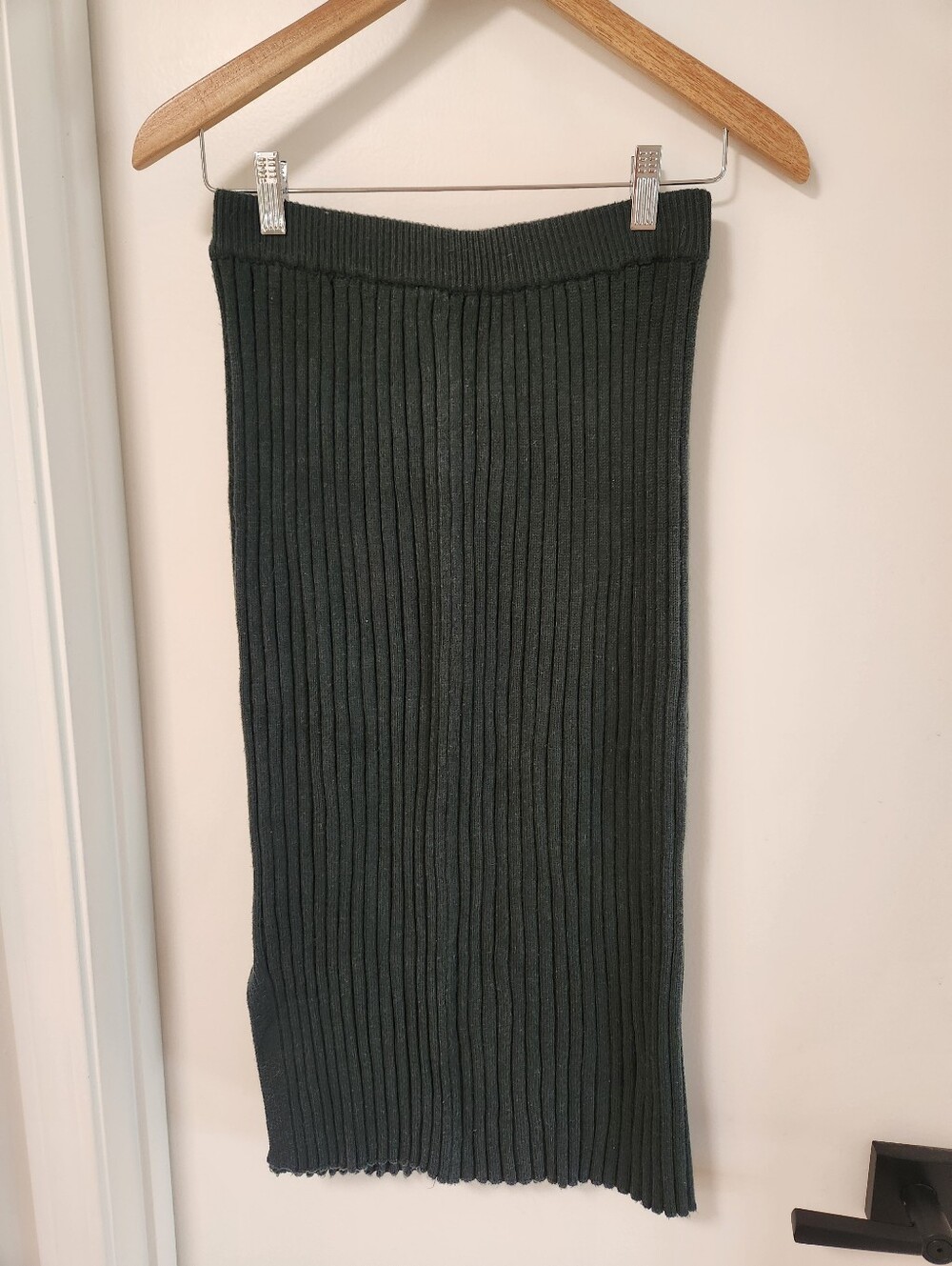 Ribbed Knit Pencil Skirt - Dark Green